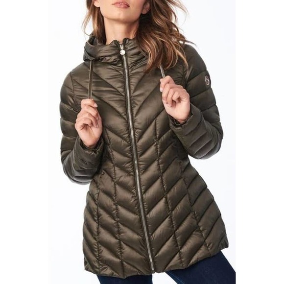 NWOT Bernardo Full Zipper Hooded Packable Puffer Jacket Long Sleeve Size M